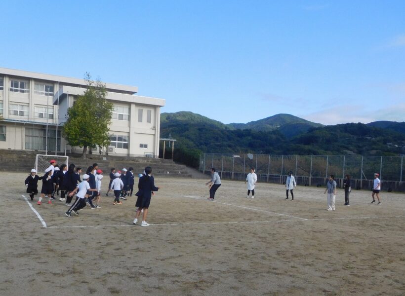 2025年10月24日　朝の全校ドッジボール