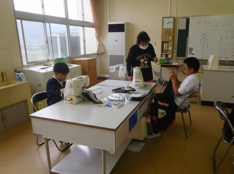 2025年10月24日・31日　家庭科ミシンボランティア（5･6年生）