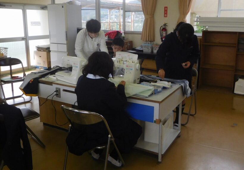 2025年10月24日・31日　家庭科ミシンボランティア（5･6年生）