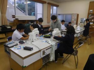 2025年10月24日・31日　家庭科ミシンボランティア（5･6年生）