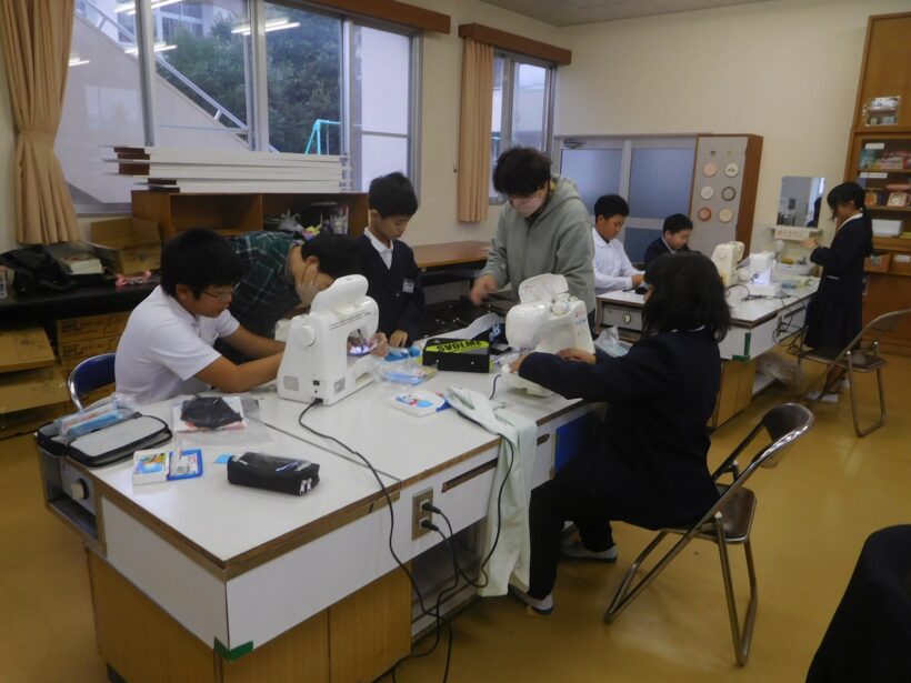 2025年10月24日・31日　家庭科ミシンボランティア（5･6年生）