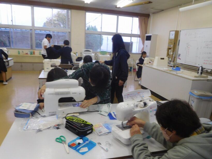 2025年10月24日・31日　家庭科ミシンボランティア（5･6年生）