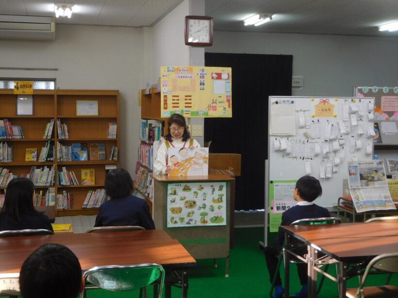 2025年11月20日　ひばりさんの読み聞かせ（高学年）