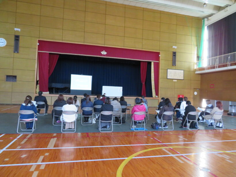 授業参観・教育講演会を開催しました。