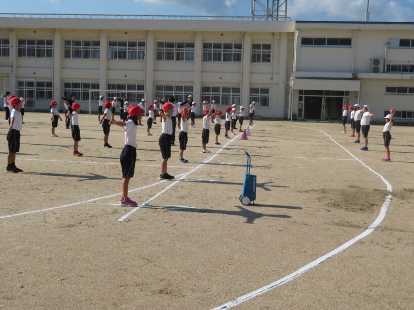 運動会練習（全体・グランドで）