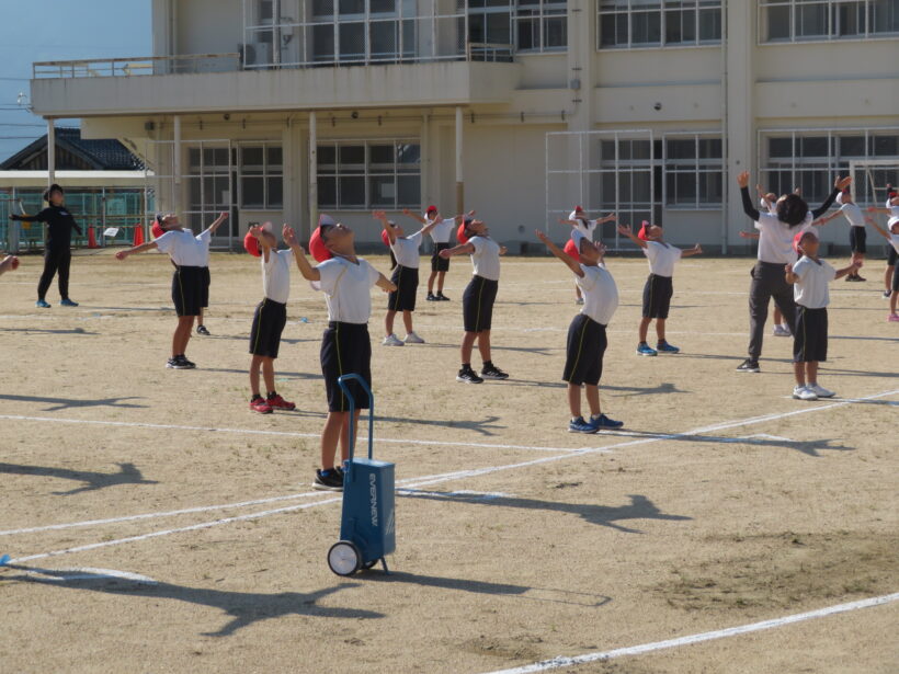 運動会練習（全体・グランドで）