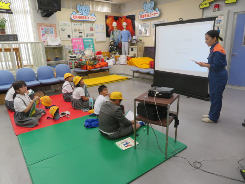 那賀防災センター見学（３年生）