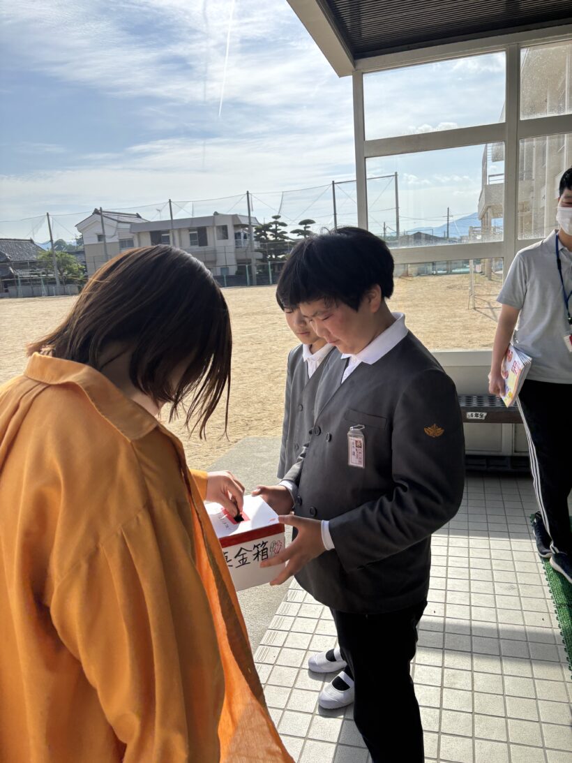 緑の羽根募金活動