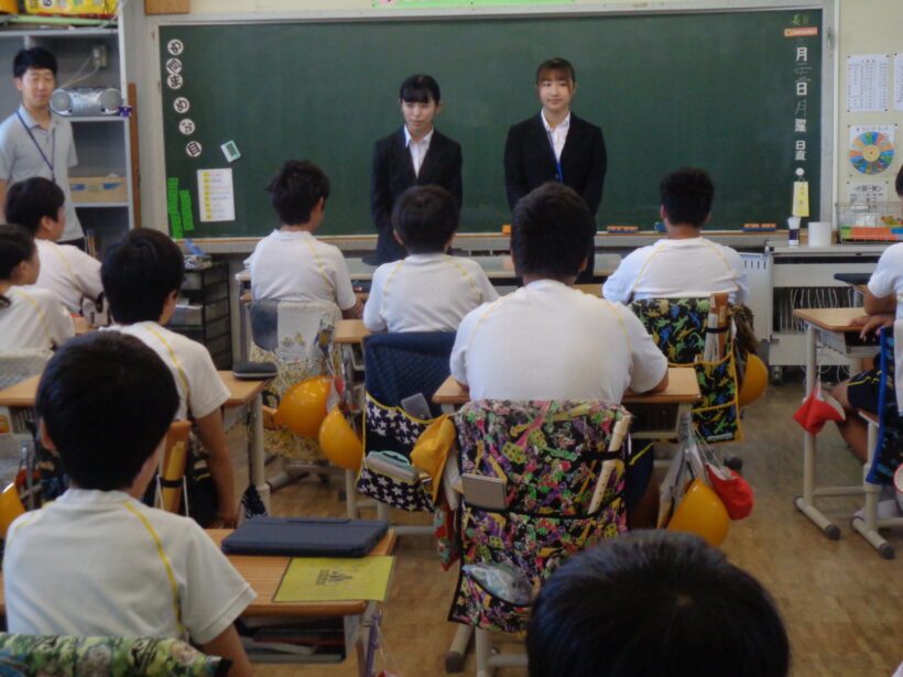 学生ボランティアさんが来てくれました。