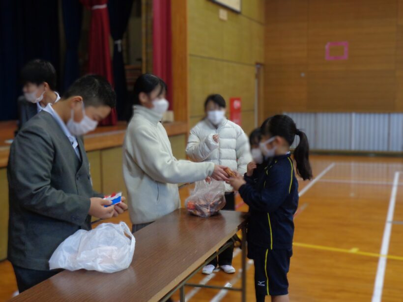 クリスマス会～学校かくれんぼ～