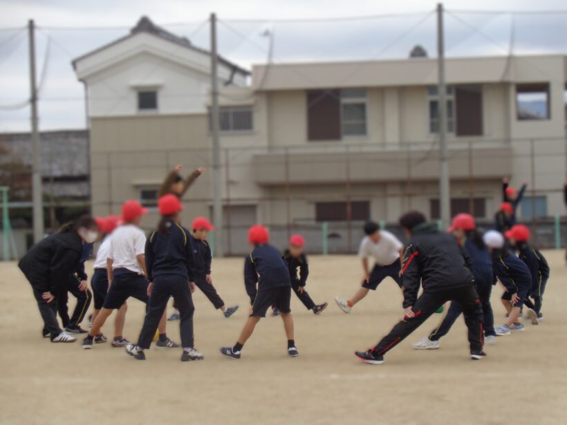 朝の運動～野菜の植えつけ