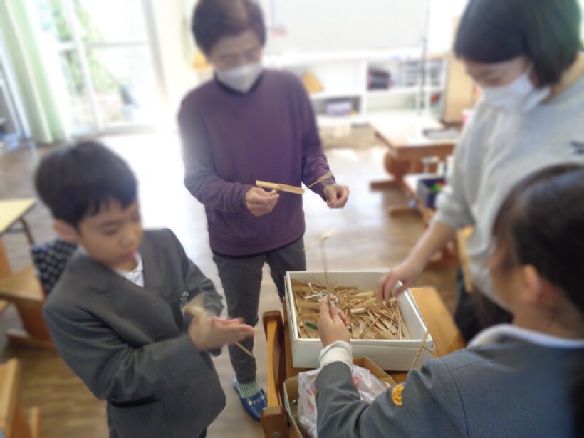 昔遊びを楽しもう。