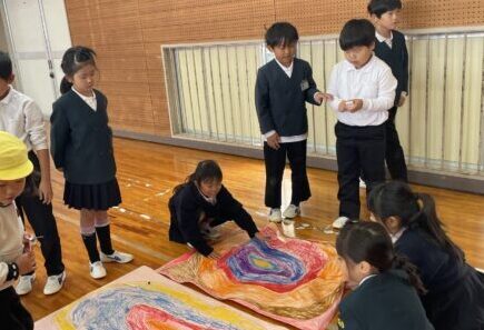 幼稚園の子供達と交流（２年）