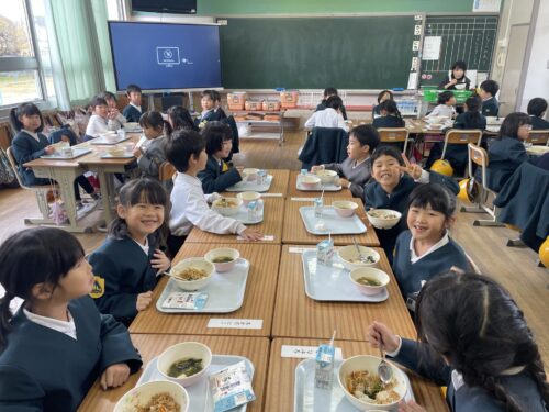 観劇～川原小学校の子供達と～（全校）