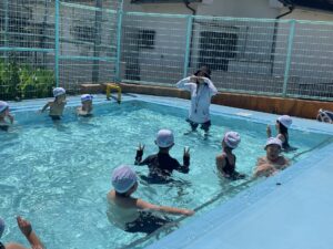 水泳の授業が始まっています