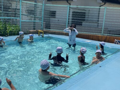 水泳の授業が始まっています