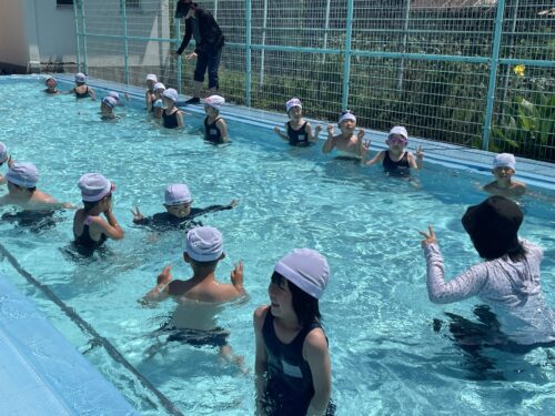 水泳の授業が始まっています