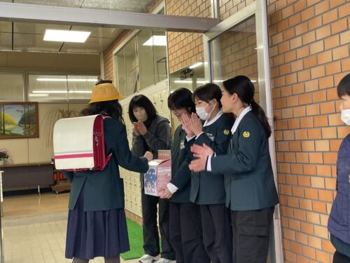 ユニセフ募金・あいさつ運動