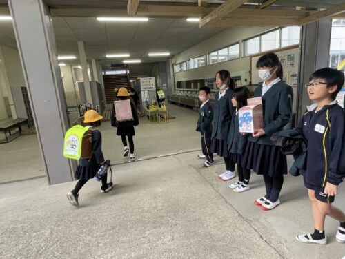 ユニセフ募金・あいさつ運動