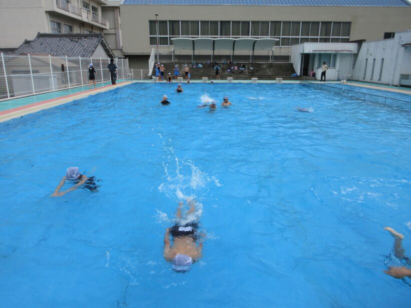 プール水泳が始まっています