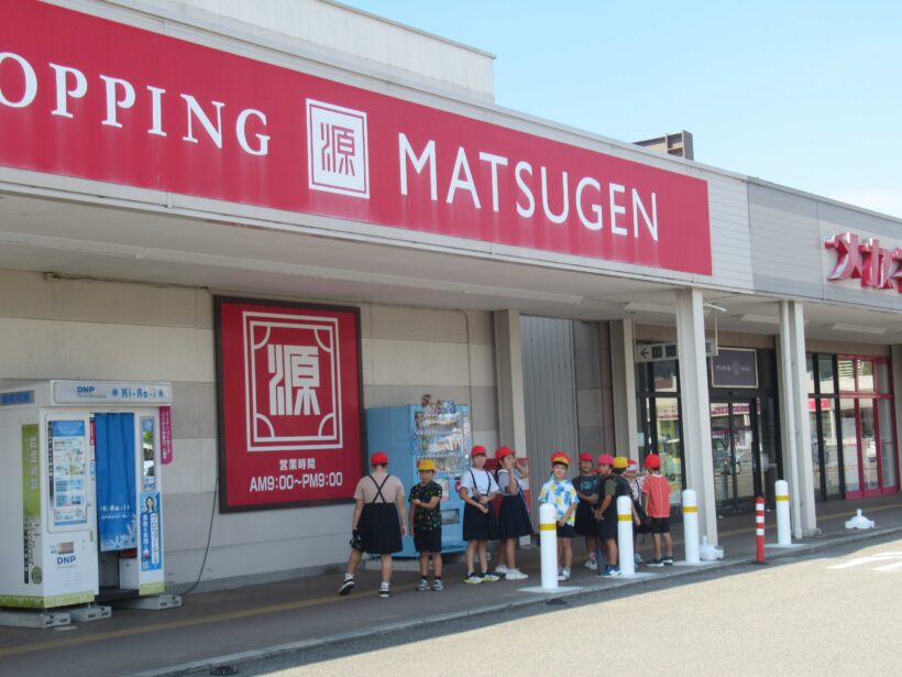 スーパーマーケットの見学（３年生）