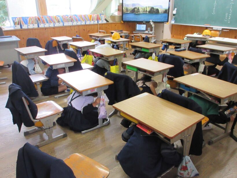 校内シェイクアウト（地震に負けるな）訓練