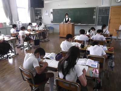 水曜日６時間目は