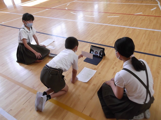 ６年生　外国語　竜門小学校との交流（Microsoft Teamsを使って）