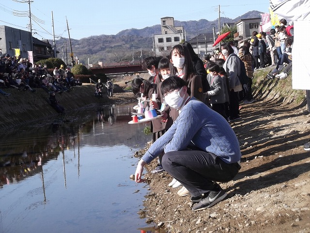 １年　流し雛