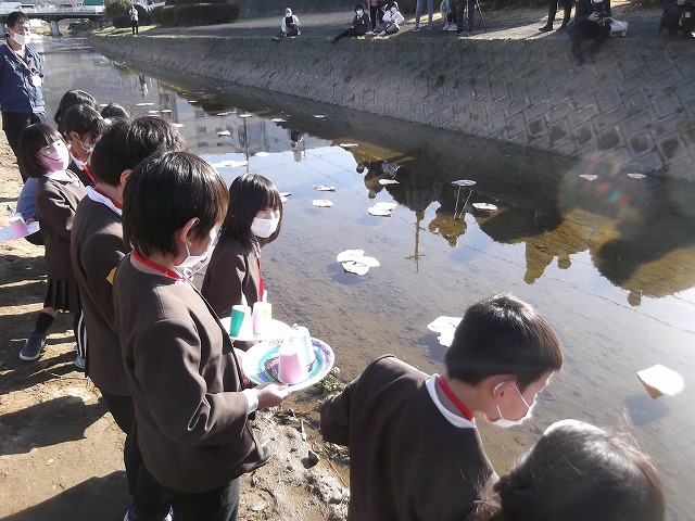 １年　流し雛