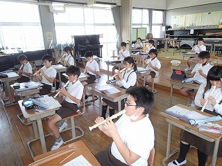 音楽リコーダーの授業