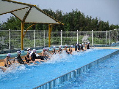 初めてのプール水泳