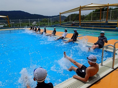 初めてのプール水泳