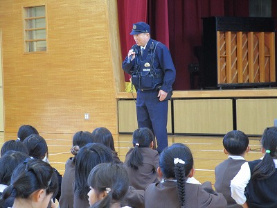 駐在所のお巡りさんによる交通安全指導