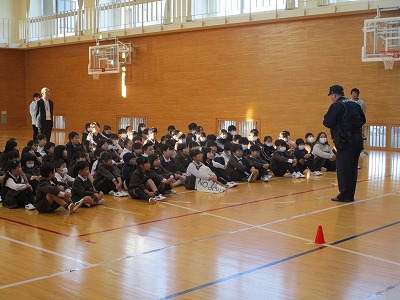 駐在所のお巡りさんによる交通安全指導