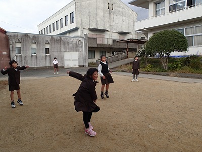 朝からドッジボール