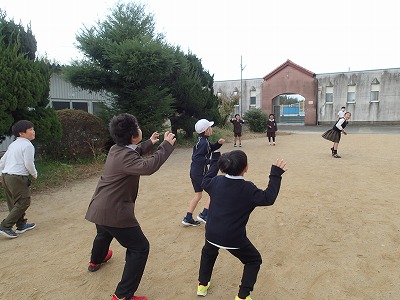 朝からドッジボール