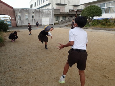 朝からドッジボール