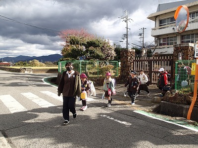 ２学期終業式・表彰式・校外児童会