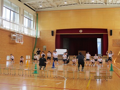 ４年 劇団風の子中部によるワークショップ