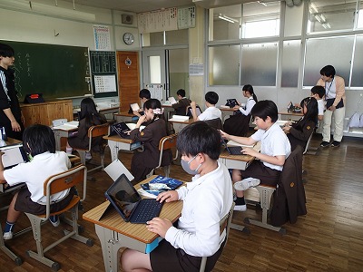 教科担任制（５年国語・６年算数）
