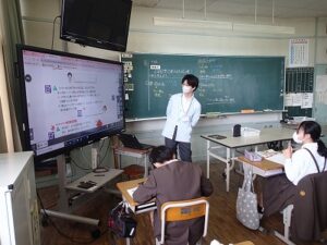 教科担任制（５年国語・６年算数）