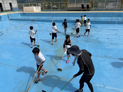 ４～６年 プール清掃