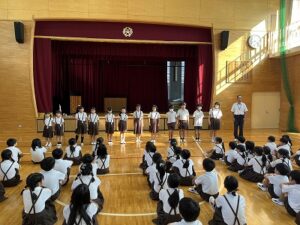 ２学期学級委員任命式・表彰式