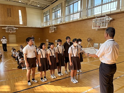 ２学期学級委員任命式・表彰式