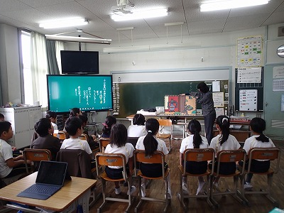 ３・４年 しろくまちゃん読み聞かせ