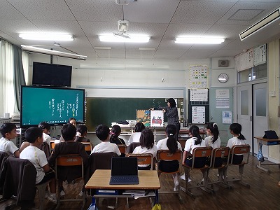 ３・４年 しろくまちゃん読み聞かせ