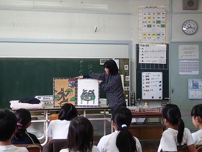 ３・４年 しろくまちゃん読み聞かせ