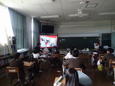 ３・４年 しろくまちゃん読み聞かせ