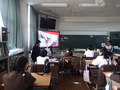 ３・４年 しろくまちゃん読み聞かせ